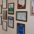 Стена почета )